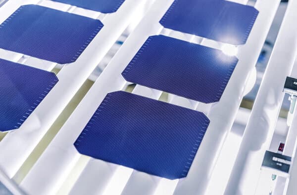 Meyer-Burger_Solarpanels_bearbeitet