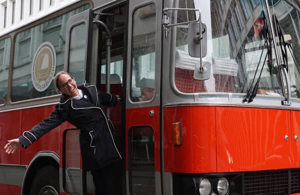 Nachfolgebus-mit-Carla-Kaufmann_bearbeitet