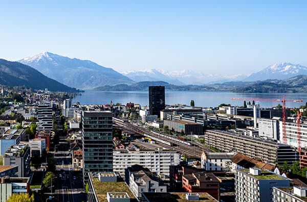 Zug-Stadt-mit-See_bearbeitet