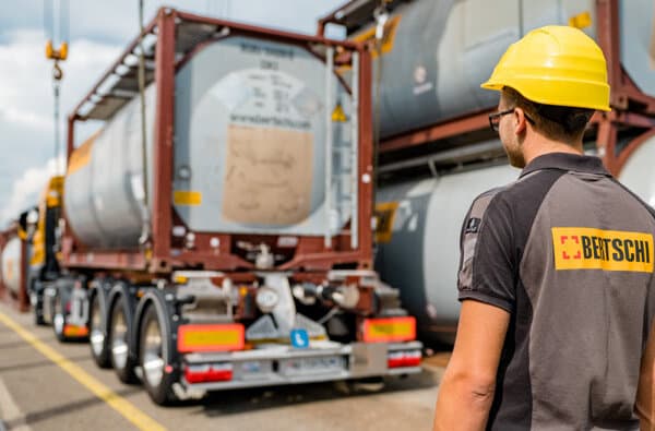 Bertschi_intermodal_Mitarbeiter_bearbeitet