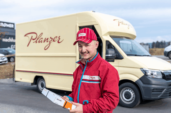 Planzer-Paket_Paketfahrer_bearbeitet