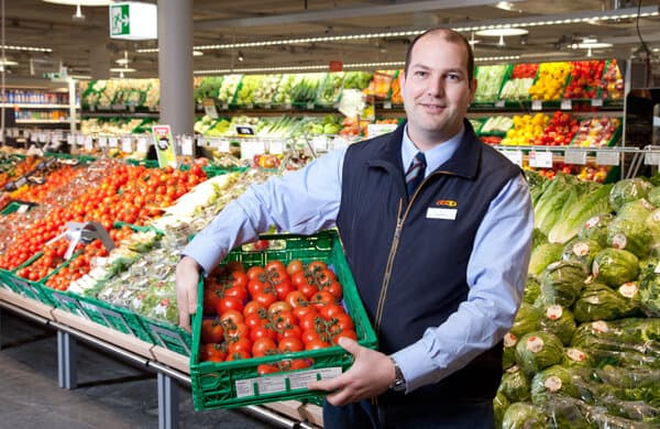 Coop_Retail_Mitarbeiter_Basel-Suedpark_bearbeitet