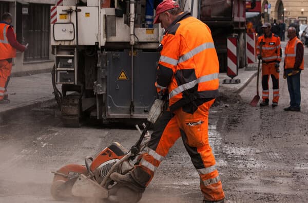 Arbeiter_Strassenbau_ueber-50_Pixabay_bearbeitet