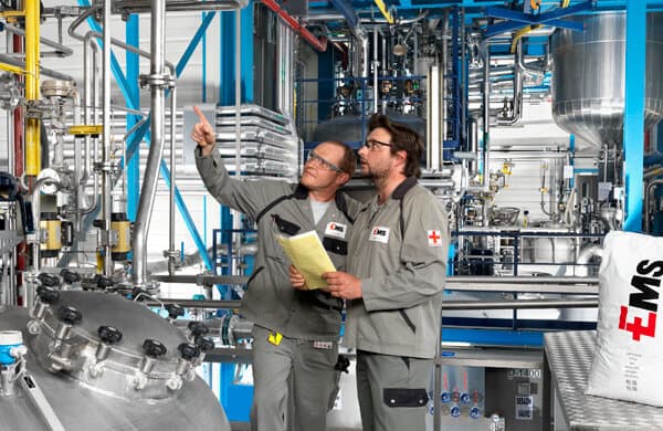 EMS-Chemie_Produktion_Mitarbeitende_bearbeitet