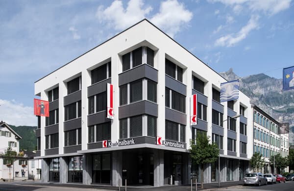 Glarner-Kantonalbank_Bankgebaeude_Glarus_04_bearbeitet