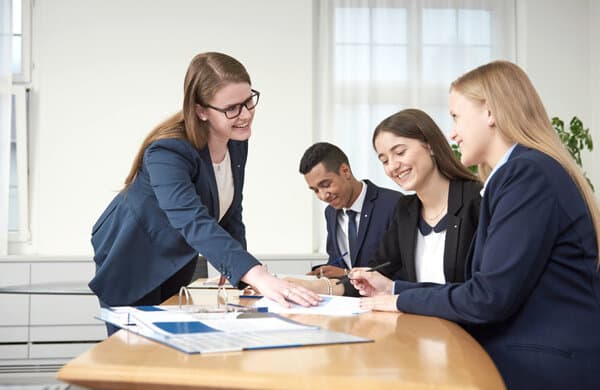 Graubuendner-Kantonalbank_Mitarbeitende_bearbeitet