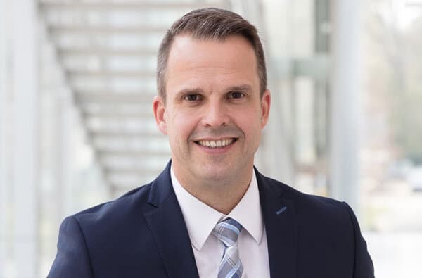 HWZ-Zuerich_Brian-Rueeger_neuer-Rektor-HWZ_bearbeitet