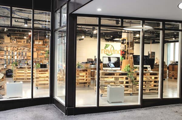 Revendo_Filiale-St.-Gallen_bearbeitet-695-x-395