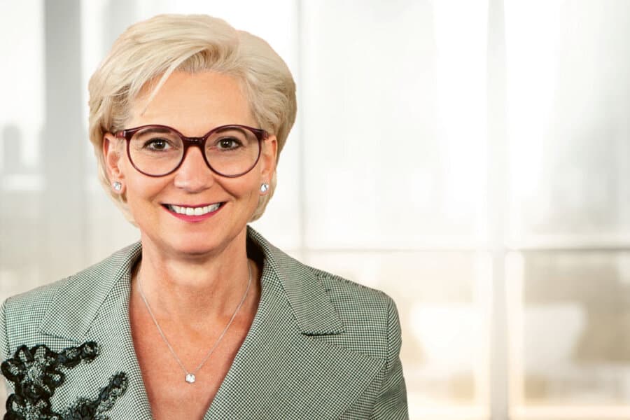 UZ_2018_08_S19-21_Bettina_Stach_Cover_Montage_t