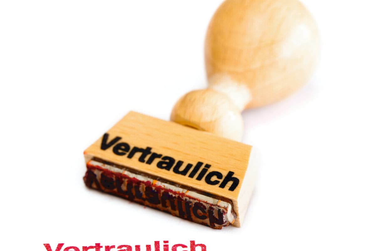 Rubber Stamp with German text "Vertraulich" ("Confidential")