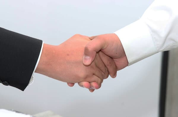 Wirtschaft_Merger-acquisitions_handshake_Pixabay_bearbeitet