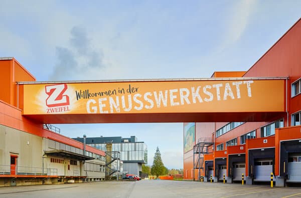 Zweifel-Chips_Spreitenbach_Passerelle_bearbeitet