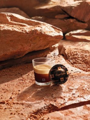 Das ideale Terroir des Kongo bringt einen geschmeidigen Bio-Kaffee mit mild-fruchtigen Noten und Getreide- und Nussaromen hervor.